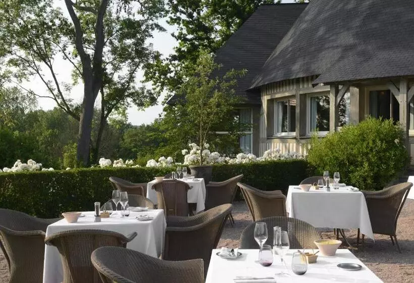 Отель Les Manoirs De Tourgeville