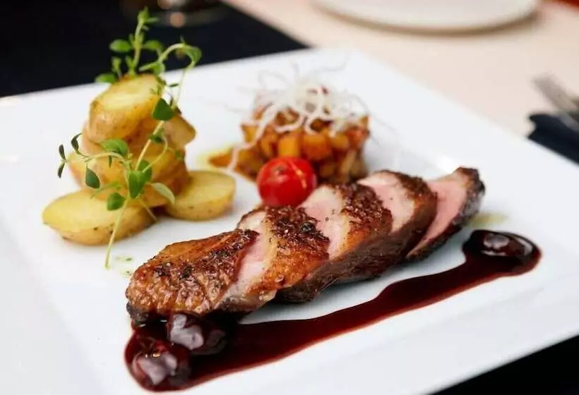 Отель Logis Des Cretes De Pignols