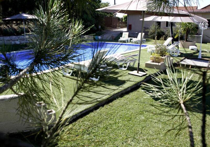 호텔 Logis Des Cretes De Pignols