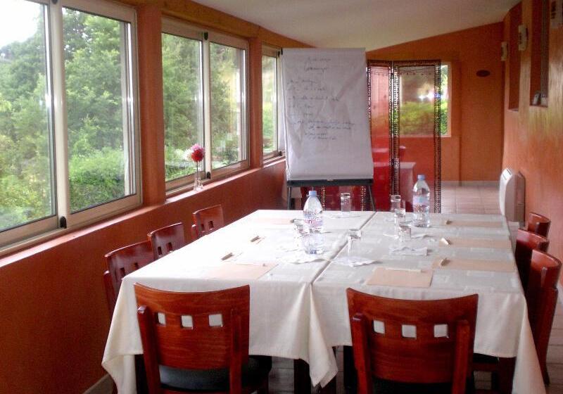 호텔 Logis Des Cretes De Pignols