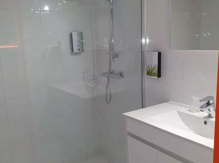 בית מלון כפרי Logis L'auberge De Larressingle