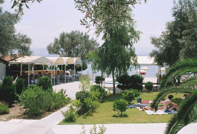 فندق Petit Village