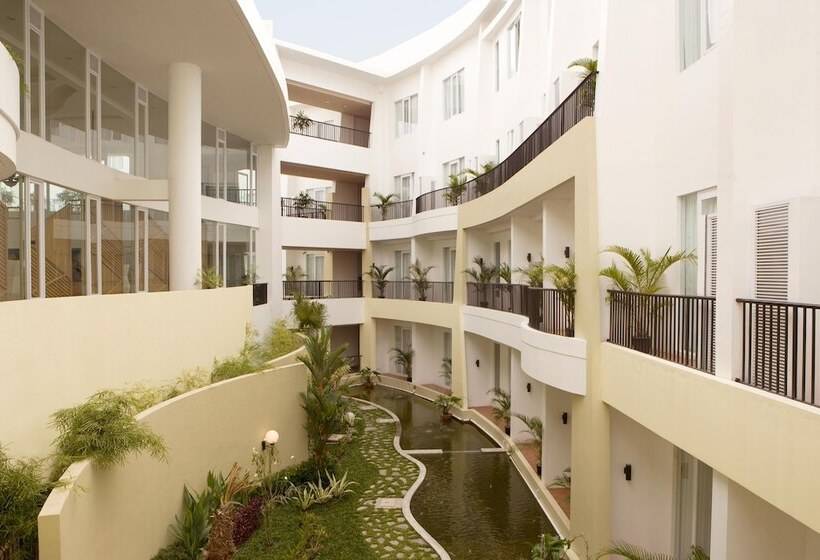 בית מלון כפרי Santika Bangka