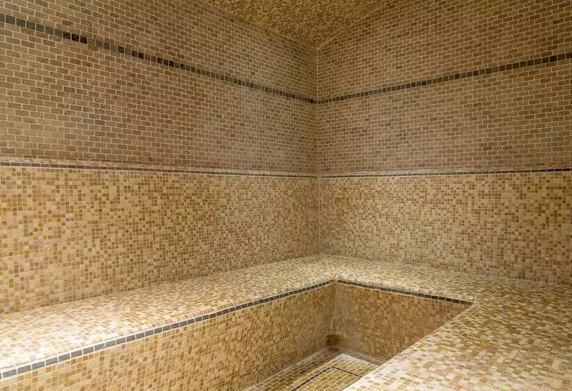 Отель The Originals Boutique Hôtel Spa Beuzeville Honfleur Sud