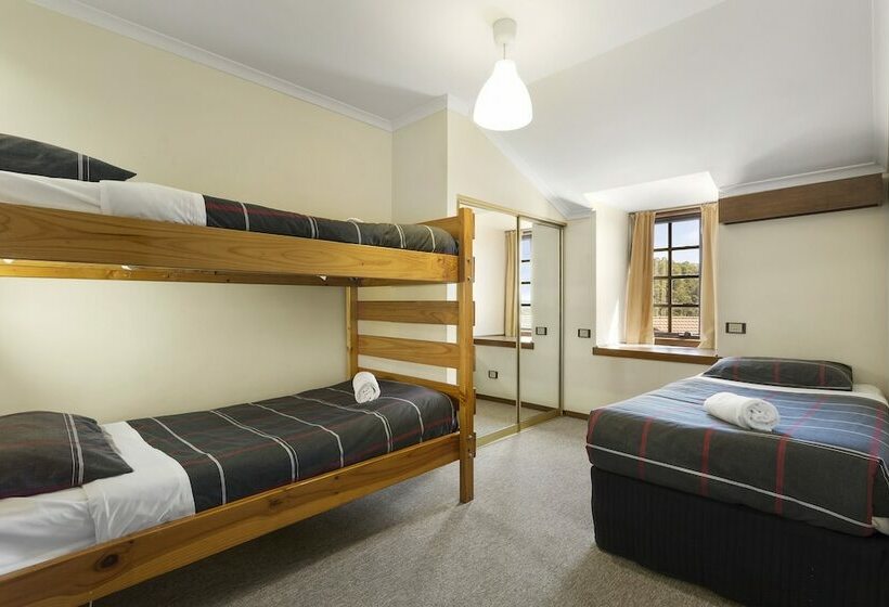 בית מלון כפרי Village Family Motor Inn