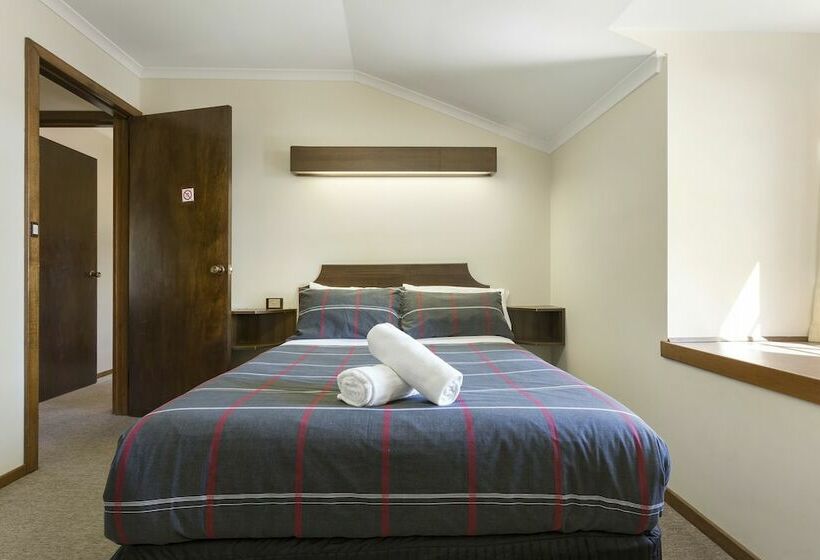 בית מלון כפרי Village Family Motor Inn