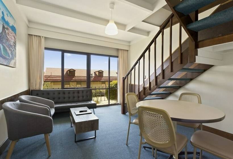 בית מלון כפרי Village Family Motor Inn