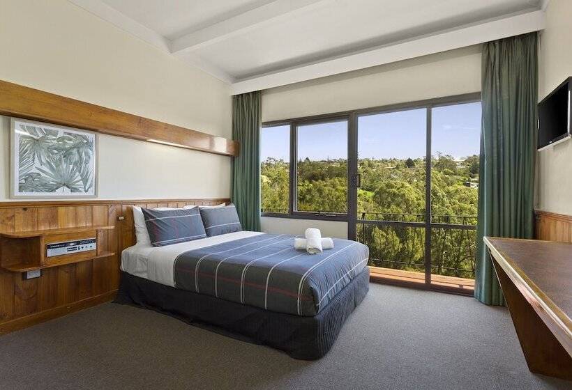 בית מלון כפרי Village Family Motor Inn