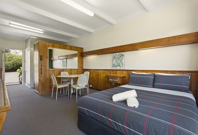 בית מלון כפרי Village Family Motor Inn