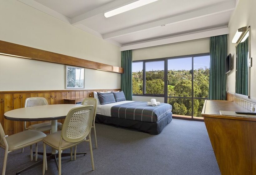 בית מלון כפרי Village Family Motor Inn