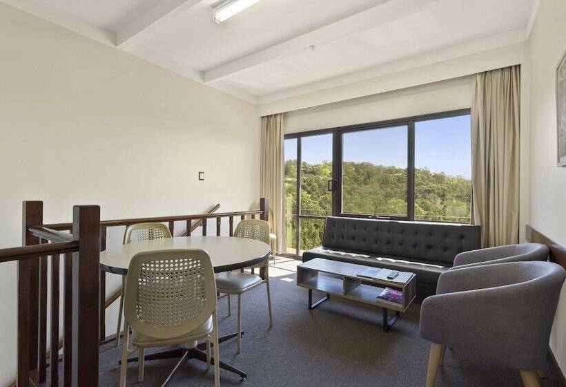 בית מלון כפרי Village Family Motor Inn