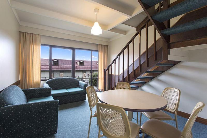 בית מלון כפרי Village Family Motor Inn