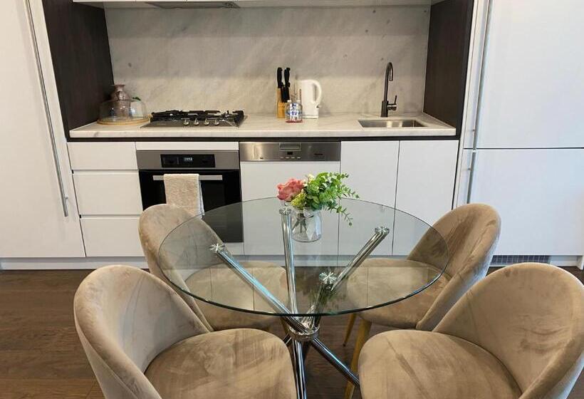 Apartment With Nice View In Boxhill 8a