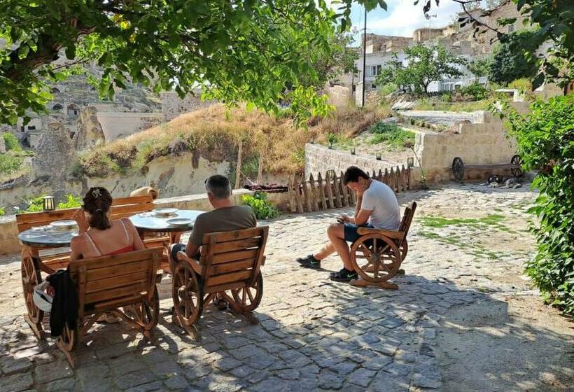 Bed and Breakfast Cappadoci̇a St.ni̇no S Garden