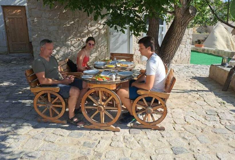 Bed and Breakfast Cappadoci̇a St.ni̇no S Garden