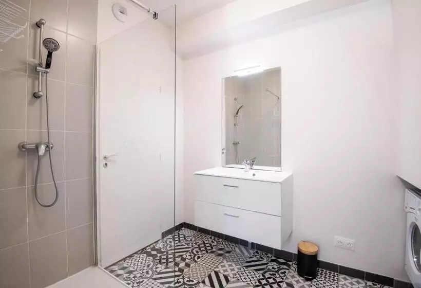 Comfort And Modernity In A Townhouse