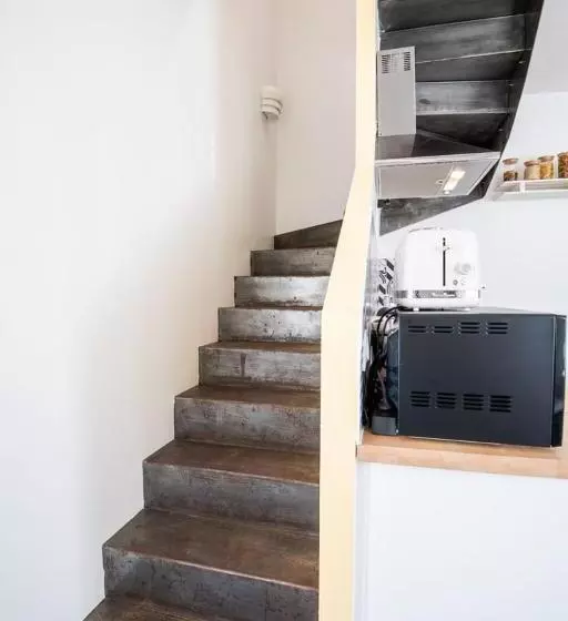 Comfort And Modernity In A Townhouse