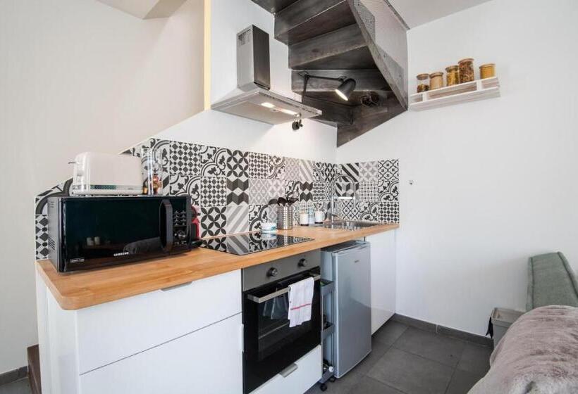 Comfort And Modernity In A Townhouse