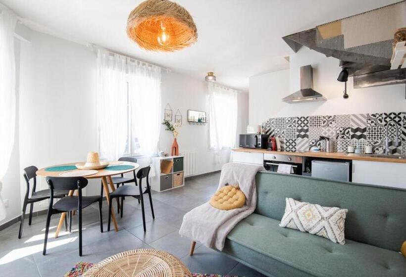 Comfort And Modernity In A Townhouse