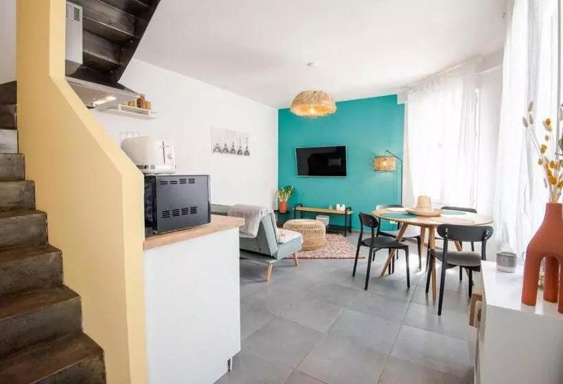 Comfort And Modernity In A Townhouse