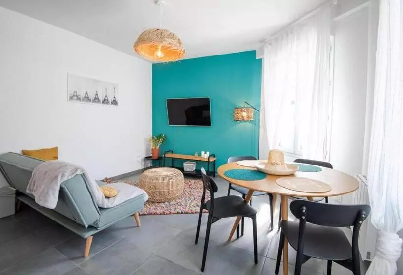 Comfort And Modernity In A Townhouse