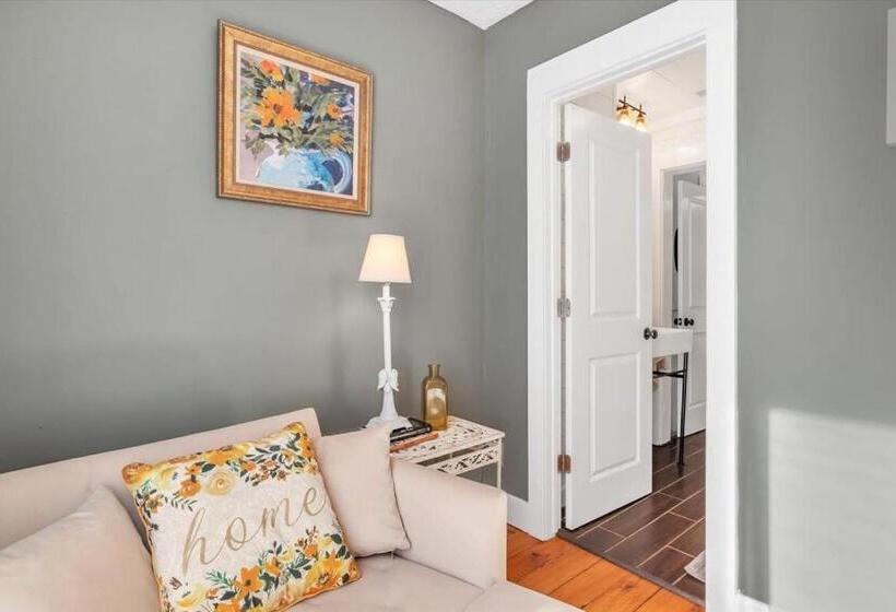 Deck & Modern Amenities! Hollyhock Hideaway