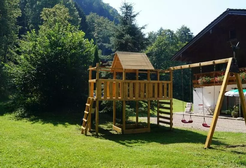 Hotelli Gästehaus Schmuckenhof