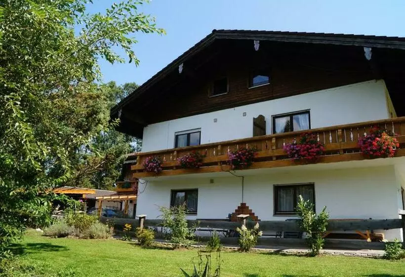 Hotelli Gästehaus Schmuckenhof