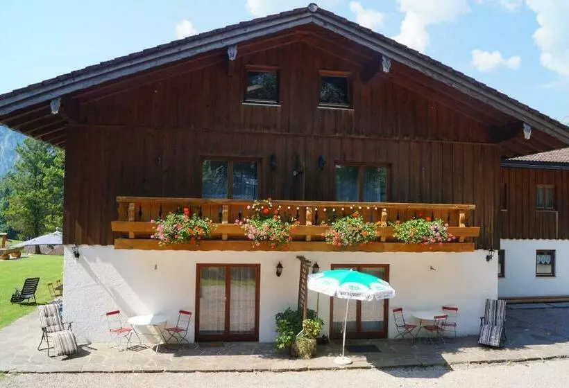 Hotelli Gästehaus Schmuckenhof