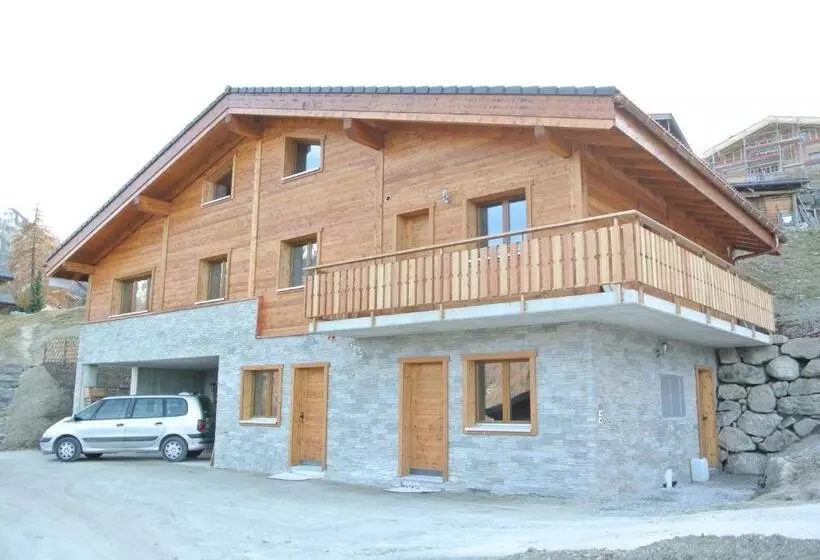 La Tzoum Hostel