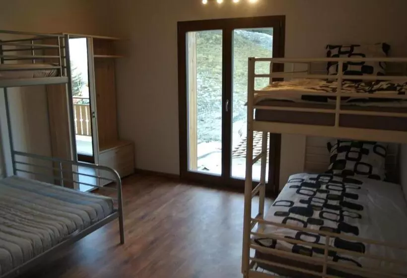 La Tzoum Hostel