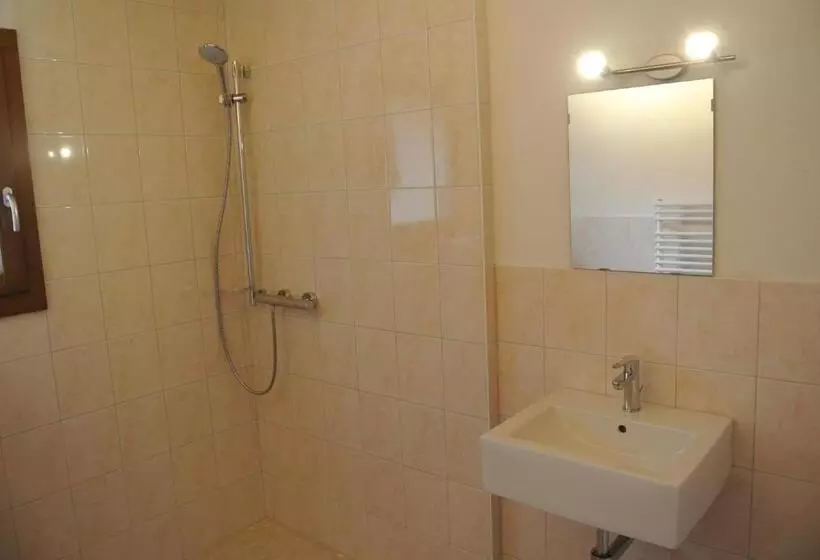 La Tzoum Hostel