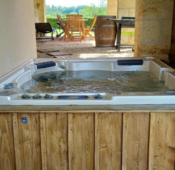 Maison Charmante Avec Jacuzzi A Saint Ciers De Canesse