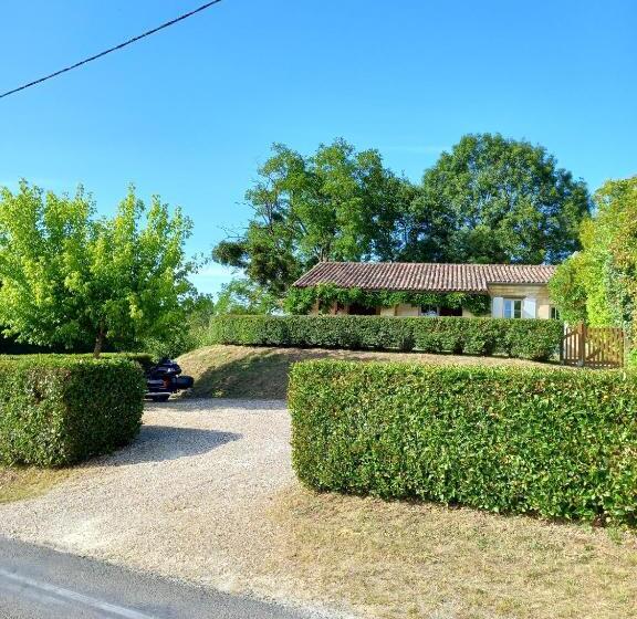 Maison Charmante Avec Jacuzzi A Saint Ciers De Canesse