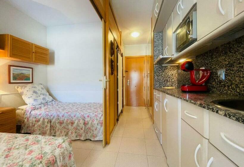 Apartamento Vistas Al Mar, Con Acceso Directo A La Playa, Piscina Y Parking Gratis!!!