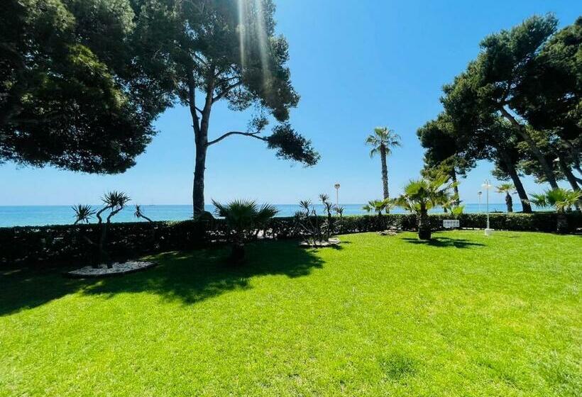 Apartamento Vistas Al Mar, Con Acceso Directo A La Playa, Piscina Y Parking Gratis!!!