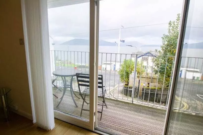 Beautiful 3 Bed Apartment In Gourock