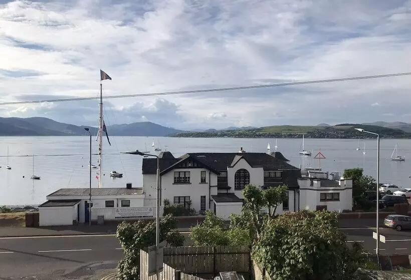 Beautiful 3 Bed Apartment In Gourock