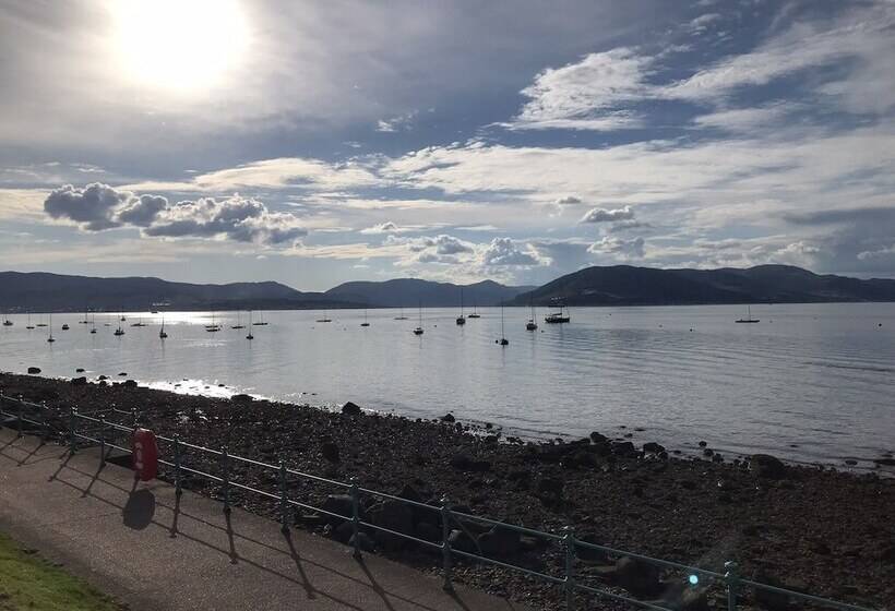 Beautiful 3 Bed Apartment In Gourock
