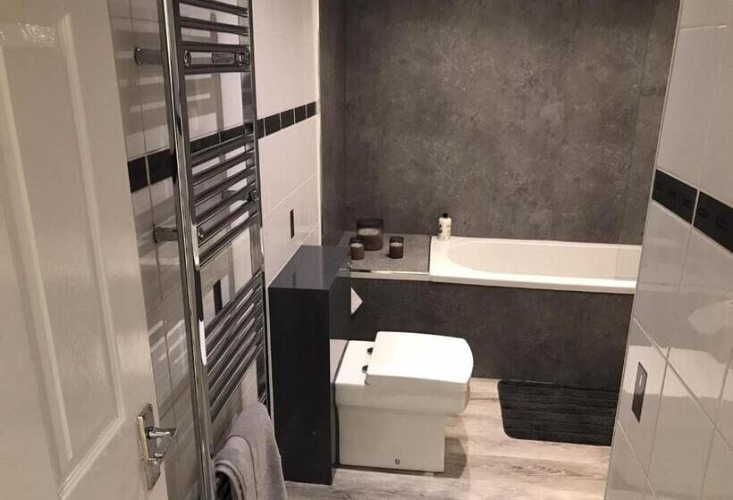 Beautiful 3 Bed Apartment In Gourock