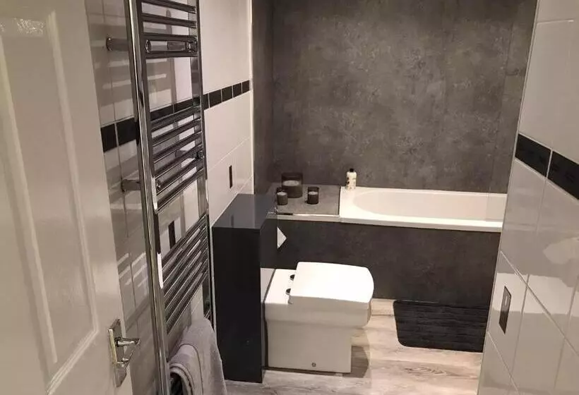 Beautiful 3 Bed Apartment In Gourock