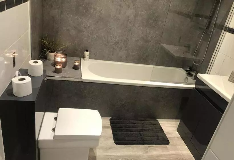 Beautiful 3 Bed Apartment In Gourock