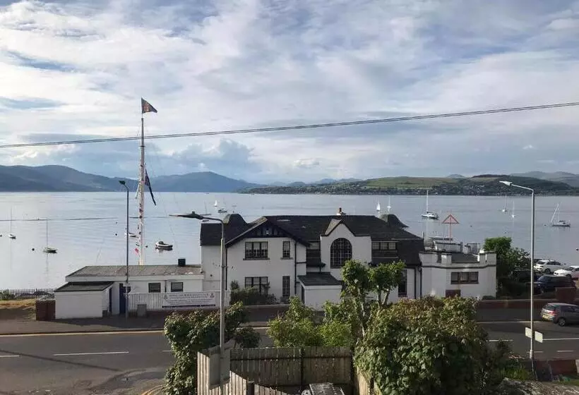 Beautiful 3 Bed Apartment In Gourock