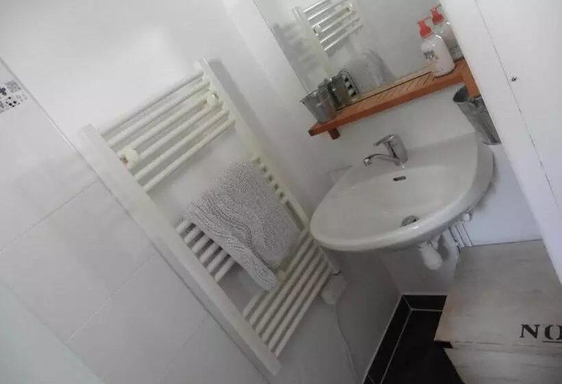 تختخواب و صبحانه Chambre D Hôtes   L Ephémère