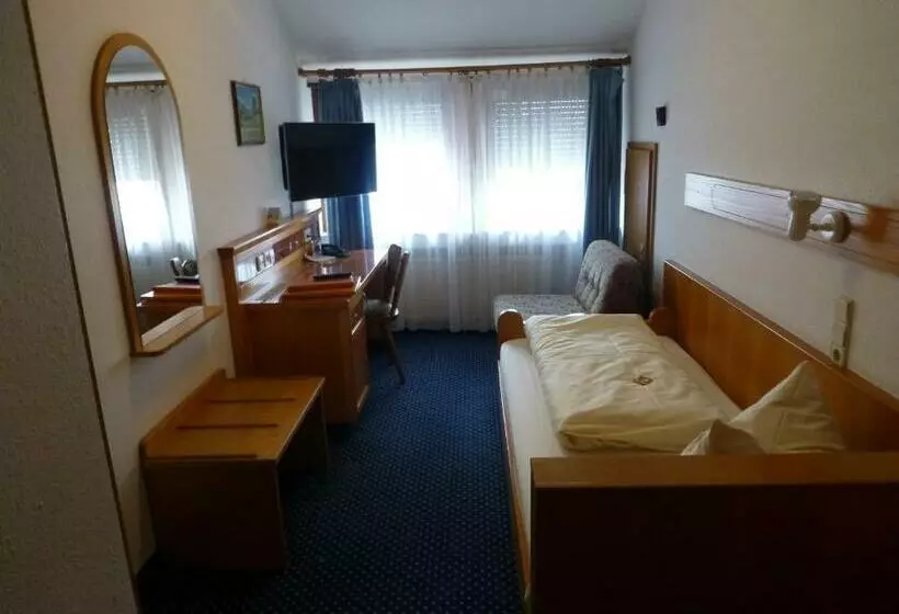 ホテル Gasthof Hirsch