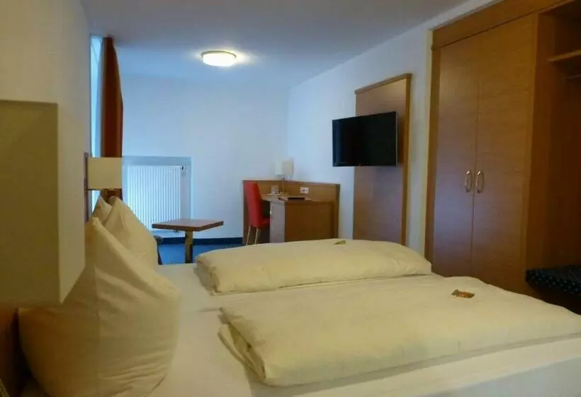 ホテル Gasthof Hirsch