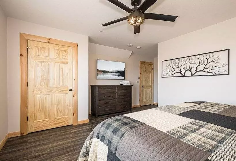 Mountain Crest Lodge