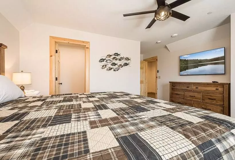 Mountain Crest Lodge