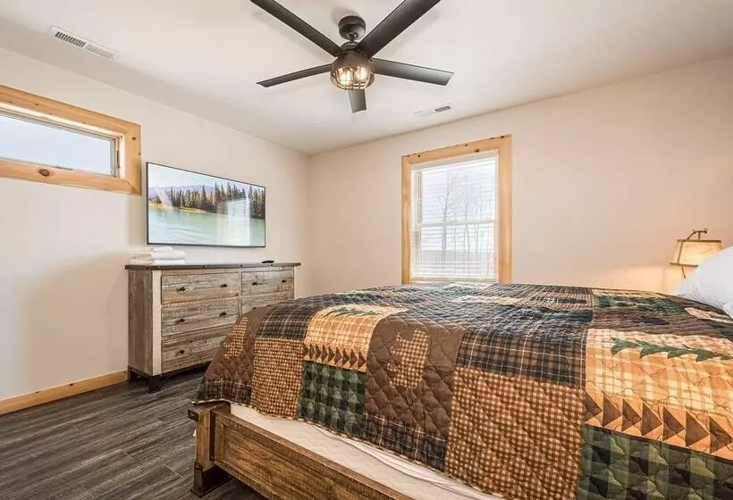 Mountain Crest Lodge