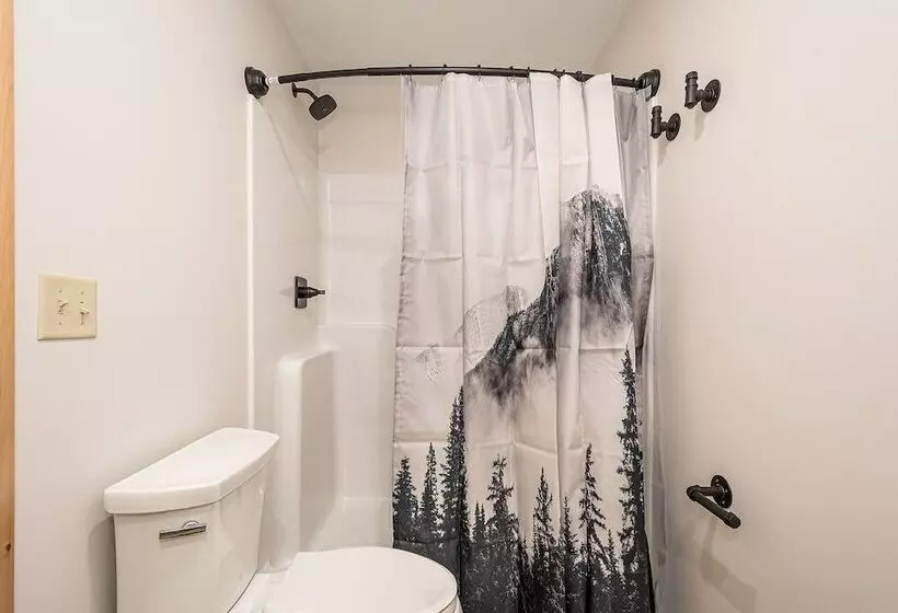 Mountain Crest Lodge